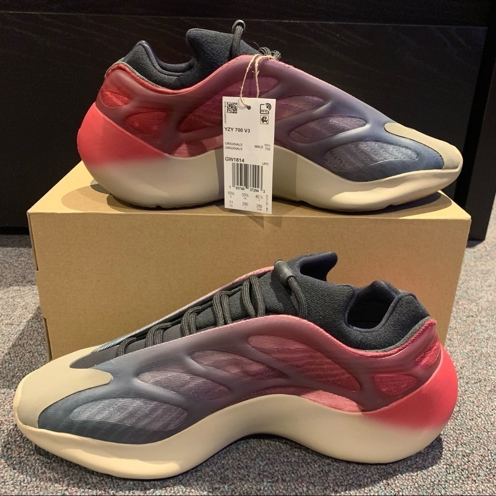 YEEZY ADIDAS 700 V3 Men’s size 11 FADE CARBON shoes sneakers NEW
